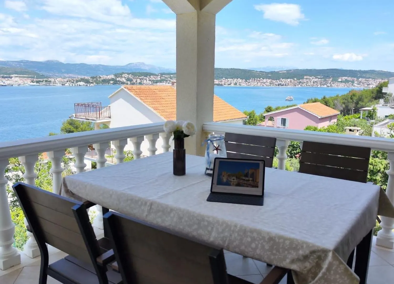 Apartmani Roko Donji Okrug  Donji Okrug (Ciovo)